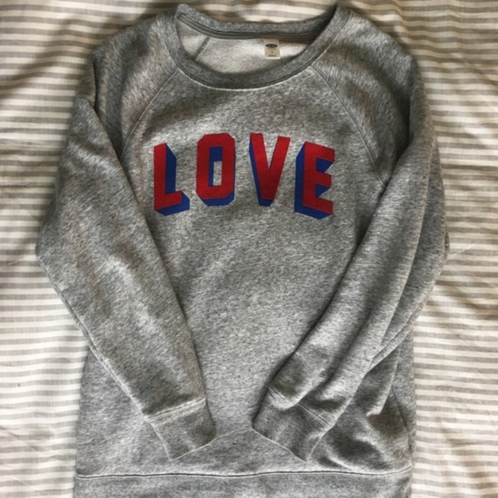 Like NEW! Old Navy "Love" Grey Sweatshirt-Size Small